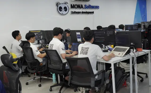 Dãy bàn lập trình viên MONA Software